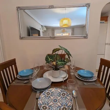 Sunny Days Apartment